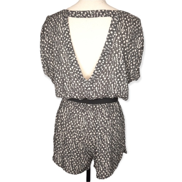 Silence + Noise romper size small - Picture 4 of 6